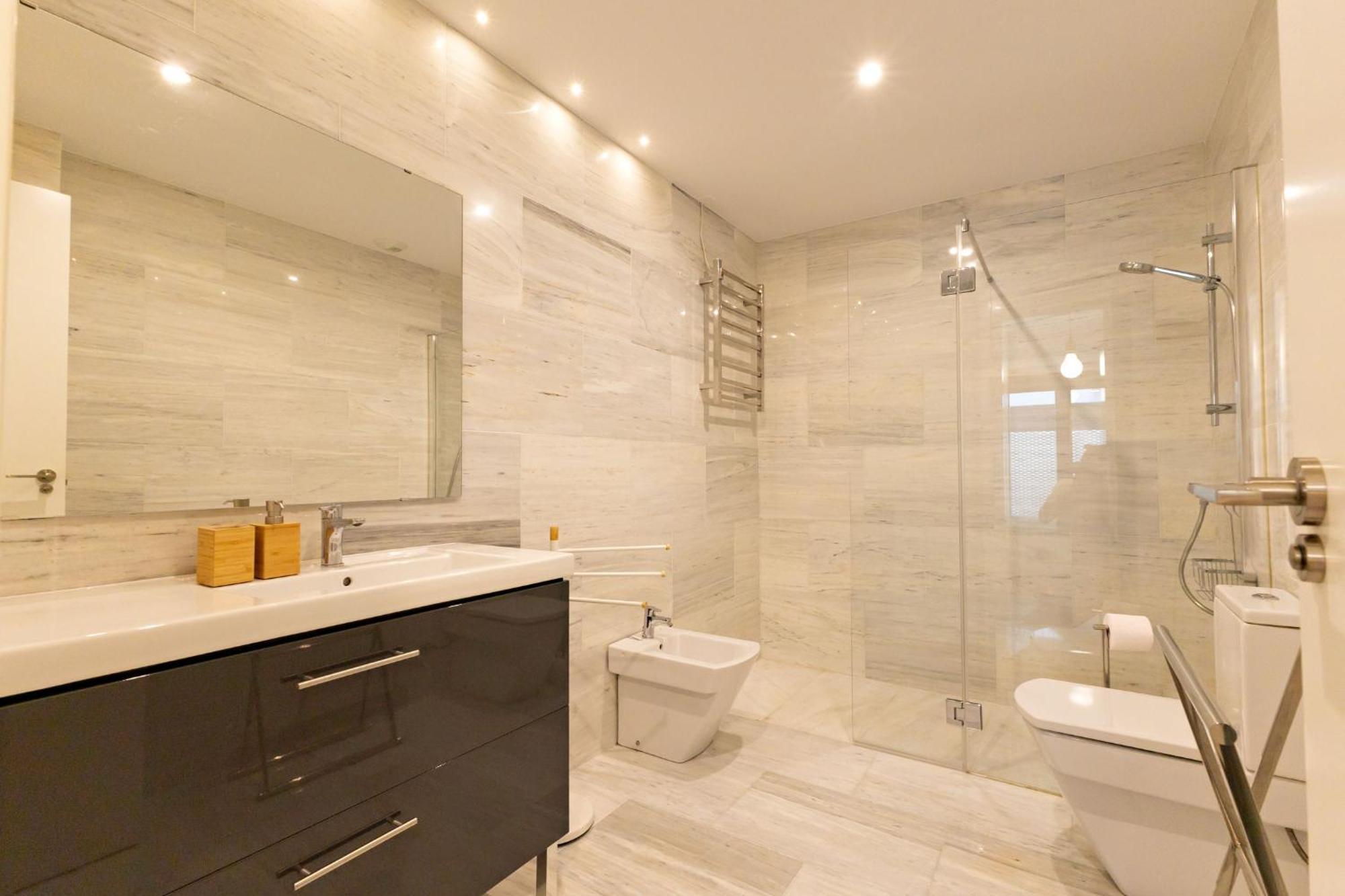 Cathedral Apartment Welcome Wheelchairs 6 Pax เซบีญา ภายนอก รูปภาพ
